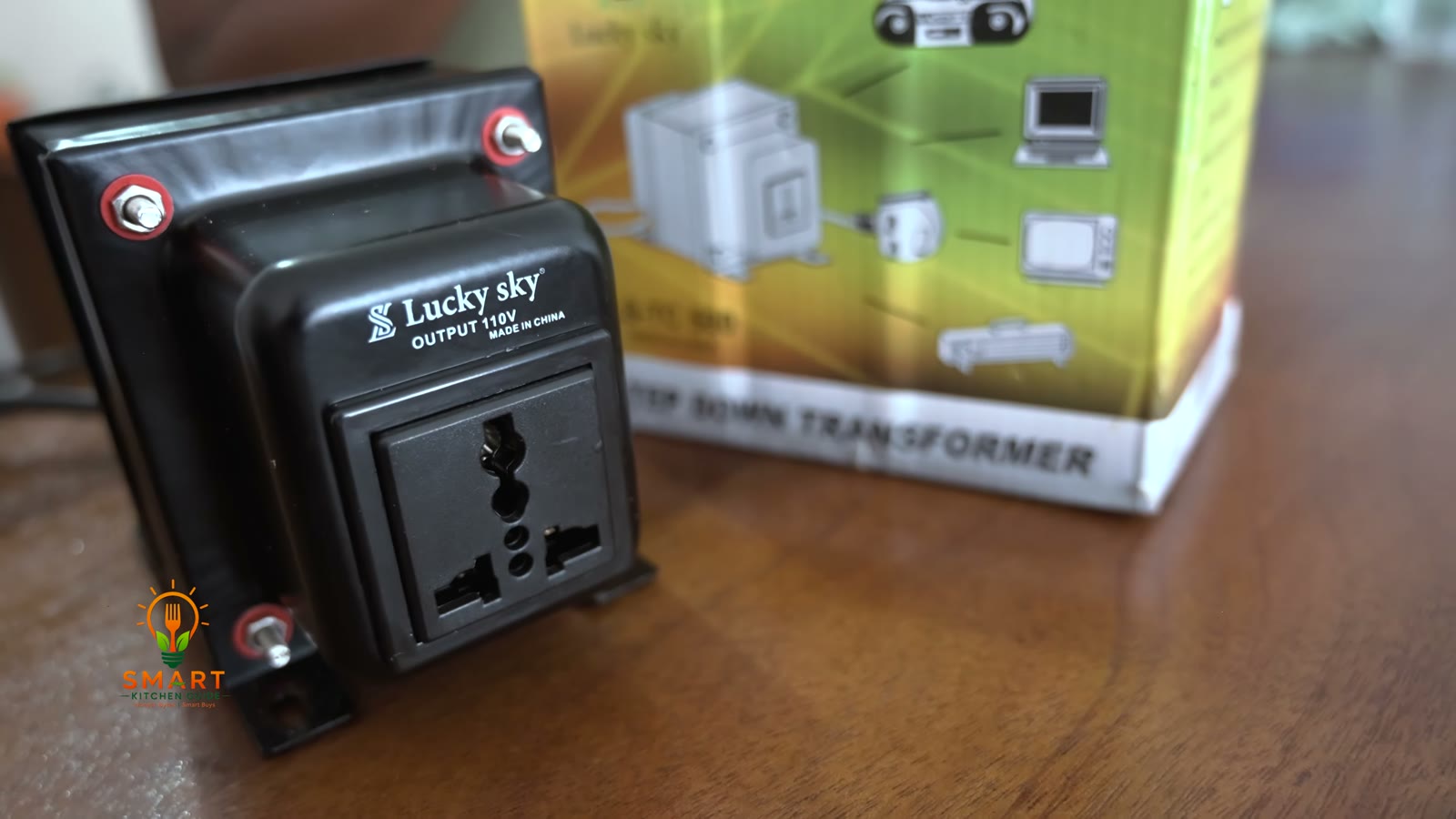 A step-down voltage transformer used to run the 120 V Dr. Mills DM-7441 on 220–240 V mains