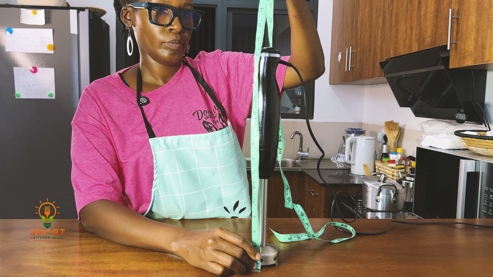 Jackie measuring the assembled George Home GHB301B-19 hand blender with a tape measure, about 39 cm tall