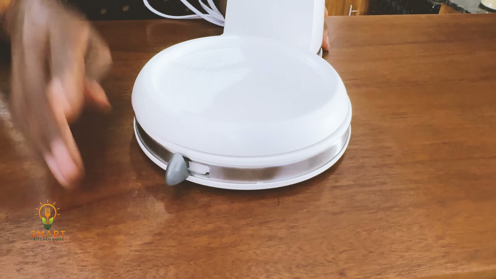 The turntable and grey Shift & Stir lever on the base of the Hamilton Beach 64655 stand