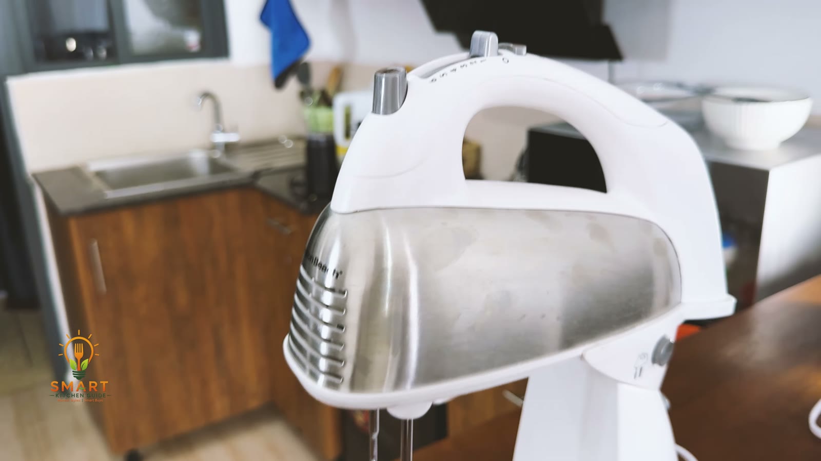 The speed slider and QuickBurst button on top of the Hamilton Beach 64655 hand mixer