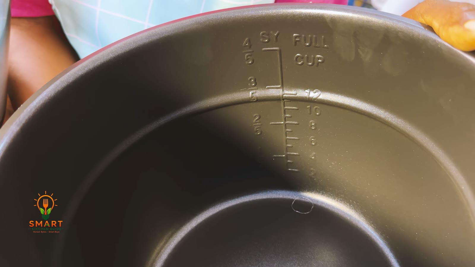 Moulded cup and fraction lines inside the non-stick inner pot of the Saachi NL-PC-5306, from 2 to 12 cups